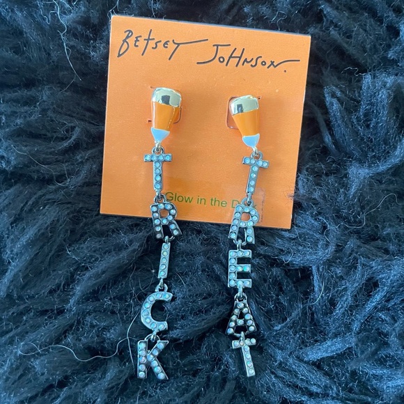 BETSEY JOHNSON Halloween GHOUL FRIENDS TRICK OR TREAT MISMATCH EARRINGS NWT - Picture 4 of 9